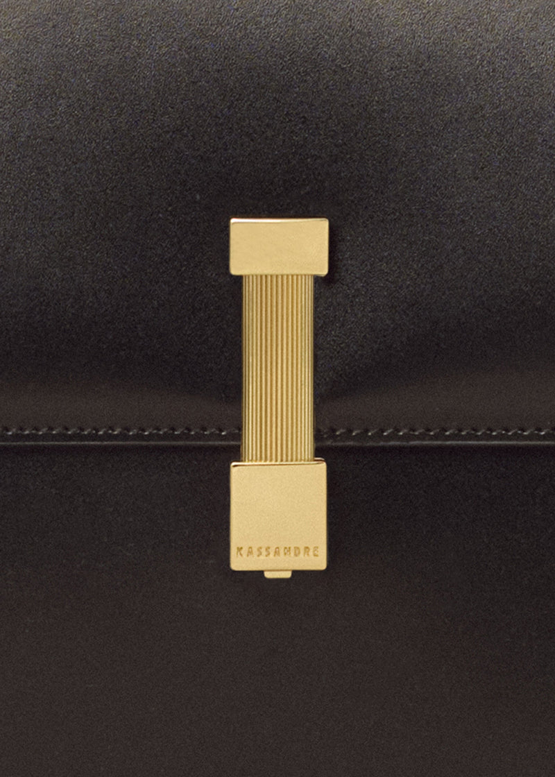 Kassandre Colonne hobo bag in black cow leather with gold hardware, column volume, detail view