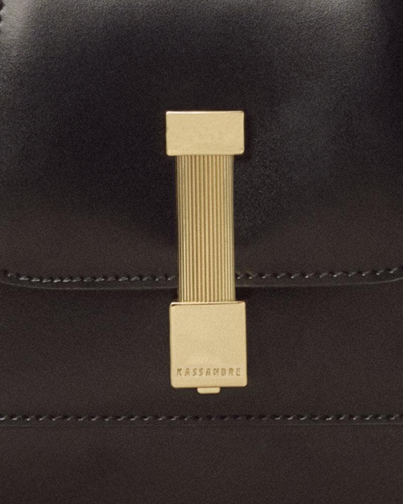 Kassandre Colonne mini hobo bag in black cow leather, column-like volume, detail view