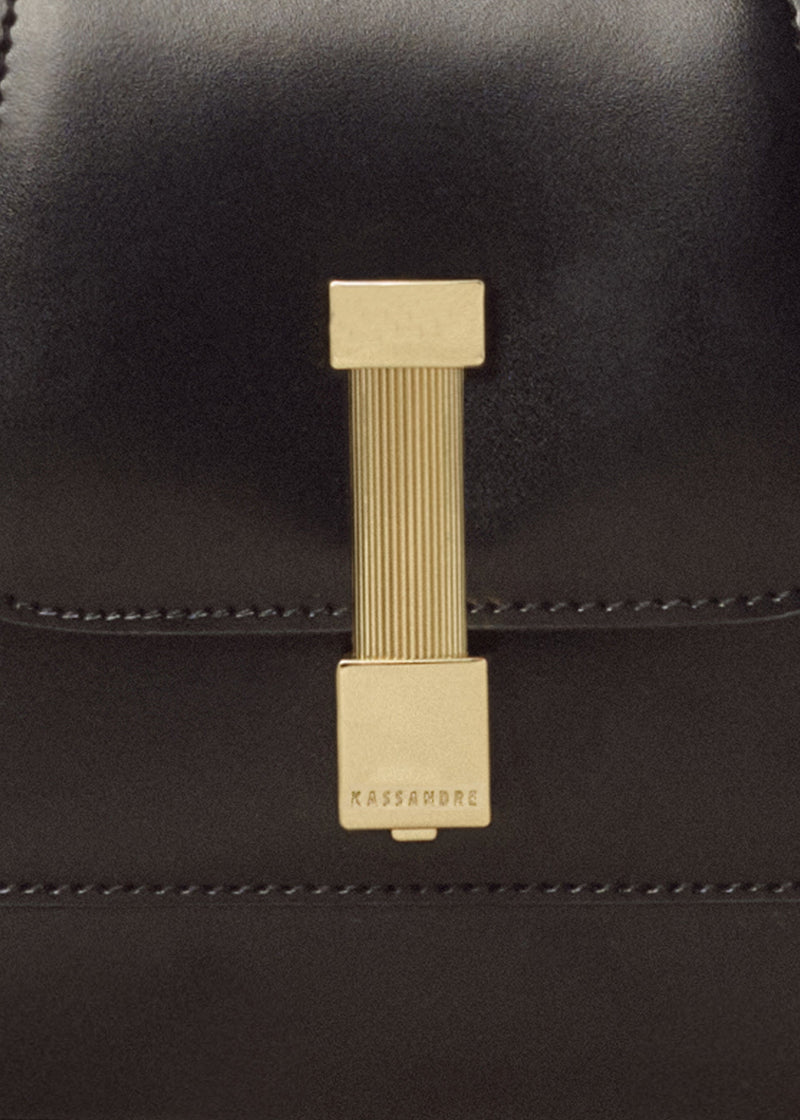 Kassandre Colonne mini hobo bag in black cow leather, column-like volume, detail view