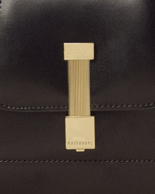 Kassandre Colonne mini hobo bag in black cow leather, column-like volume, detail view